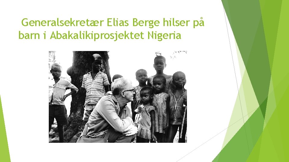 Generalsekretær Elias Berge hilser på barn i Abakalikiprosjektet Nigeria 