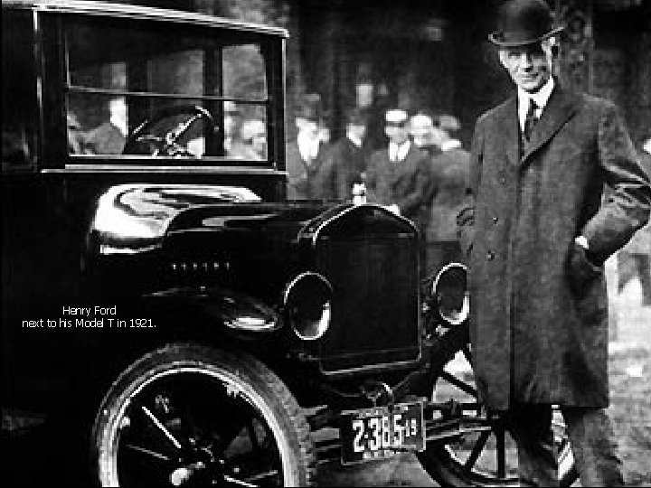 Projektowe uwarunkowania struktury organizacyjnej Henry Ford next to his Model T in 1921. dr
