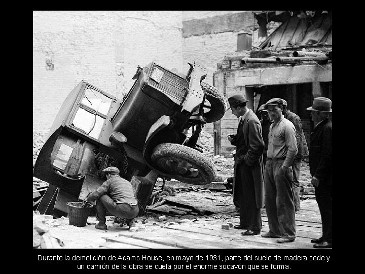 Durante la demolición de Adams House, en mayo de 1931, parte del suelo de