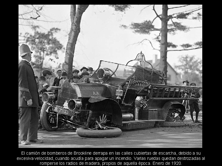 El camión de bomberos de Brookline derrapa en las calles cubiertas de escarcha, debido