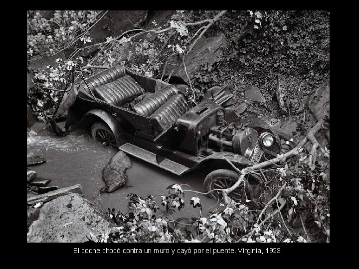 El coche chocó contra un muro y cayó por el puente. Virginia, 1923. 