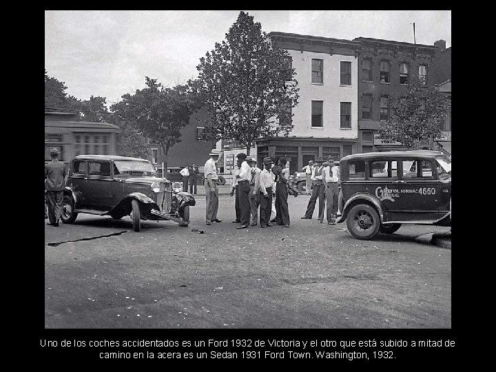 Uno de los coches accidentados es un Ford 1932 de Victoria y el otro