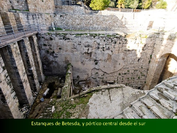 Estanques de Betesda, y pórtico central desde el sur 