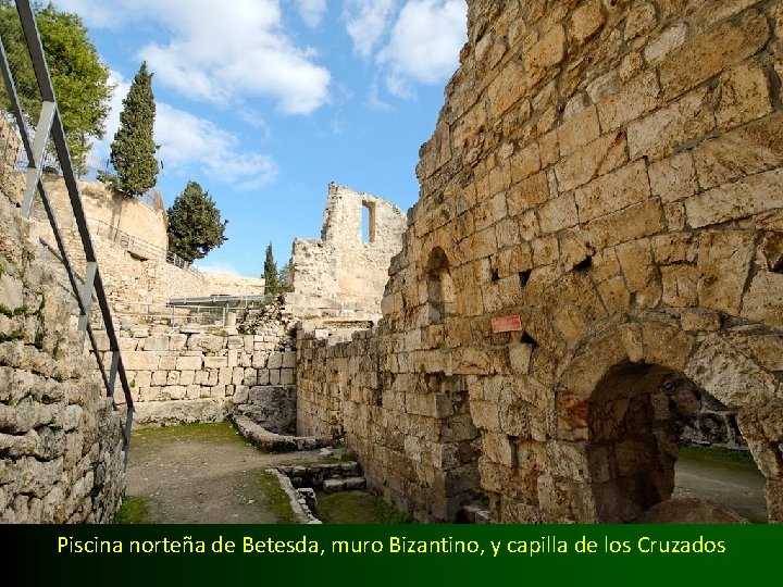 Piscina norteña de Betesda, muro Bizantino, y capilla de los Cruzados 