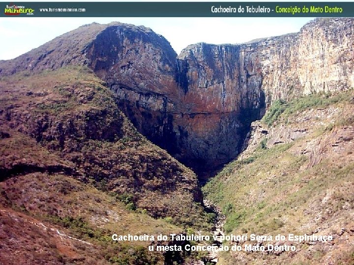 Cachoeira do Tabuleiro v pohoří Serra do Espinhaço u města Conceição do Mato Dentro