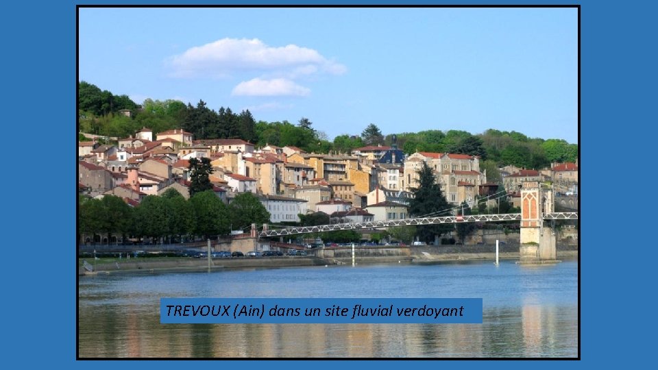 TREVOUX (Ain) dans un site fluvial verdoyant 