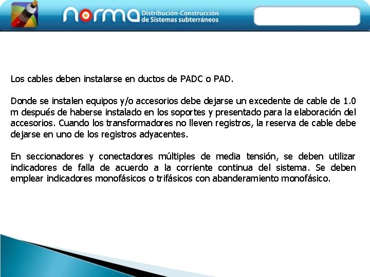 Los cables deben instalarse en ductos de PADC o PAD. Donde se instalen equipos