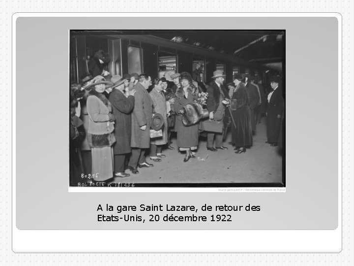 A la gare Saint Lazare, de retour des Etats-Unis, 20 décembre 1922 