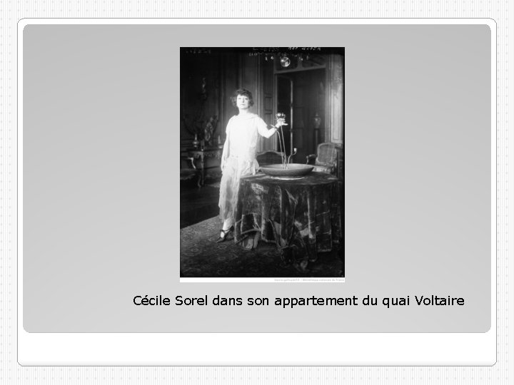 Cécile Sorel dans son appartement du quai Voltaire 