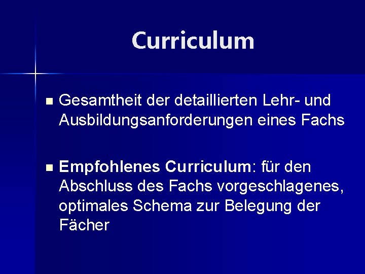 Curriculum n Gesamtheit der detaillierten Lehr- und Ausbildungsanforderungen eines Fachs n Empfohlenes Curriculum: für