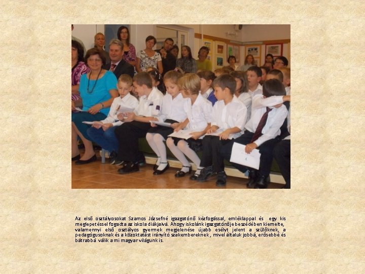 Az első osztályosokat Szamos Józsefné igazgatónő kézfogással, emléklappal és egy kis meglepetéssel fogadta az