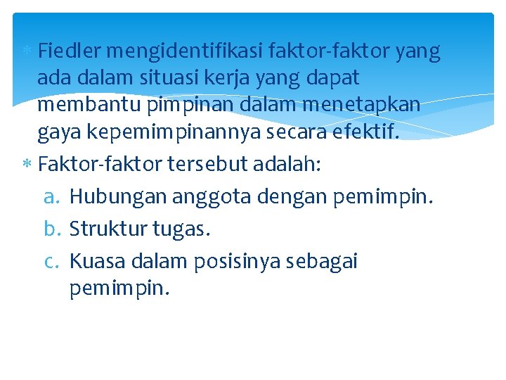  Fiedler mengidentifikasi faktor-faktor yang ada dalam situasi kerja yang dapat membantu pimpinan dalam