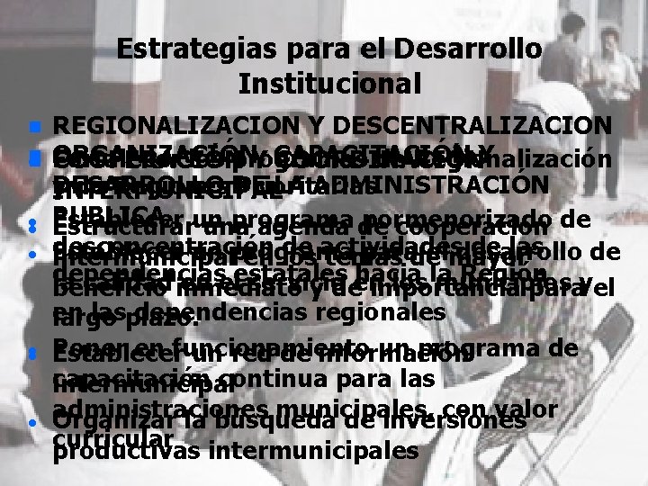 Estrategias para el Desarrollo Institucional n n ·· · REGIONALIZACION Y DESCENTRALIZACION ORGANIZACIÓN, Y