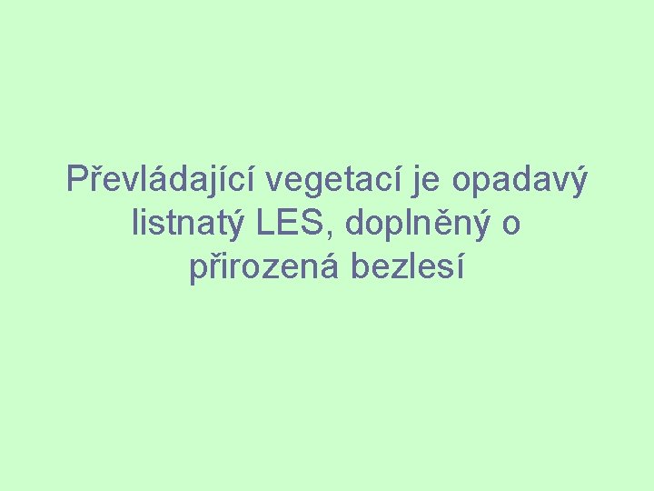 Převládající vegetací je opadavý listnatý LES, doplněný o přirozená bezlesí 