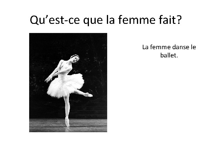 Qu’est-ce que la femme fait? La femme danse le ballet. 