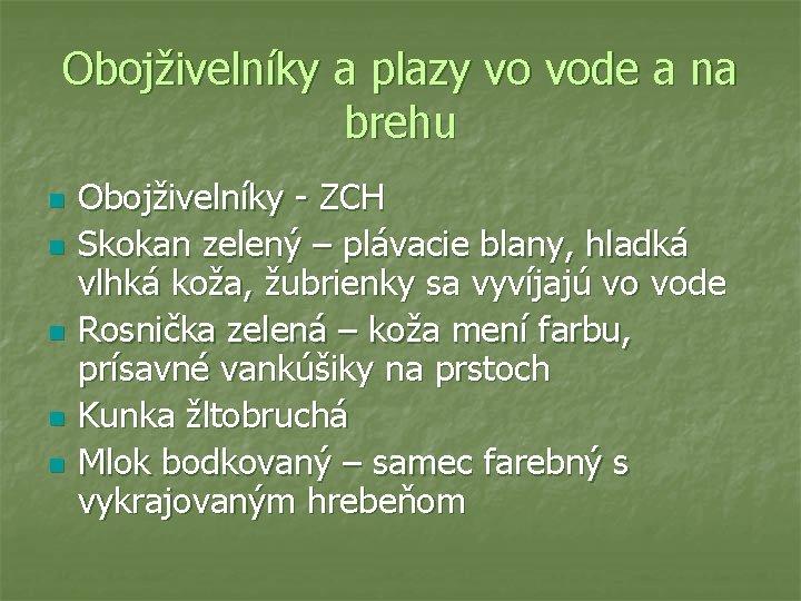 Obojživelníky a plazy vo vode a na brehu n n n Obojživelníky - ZCH