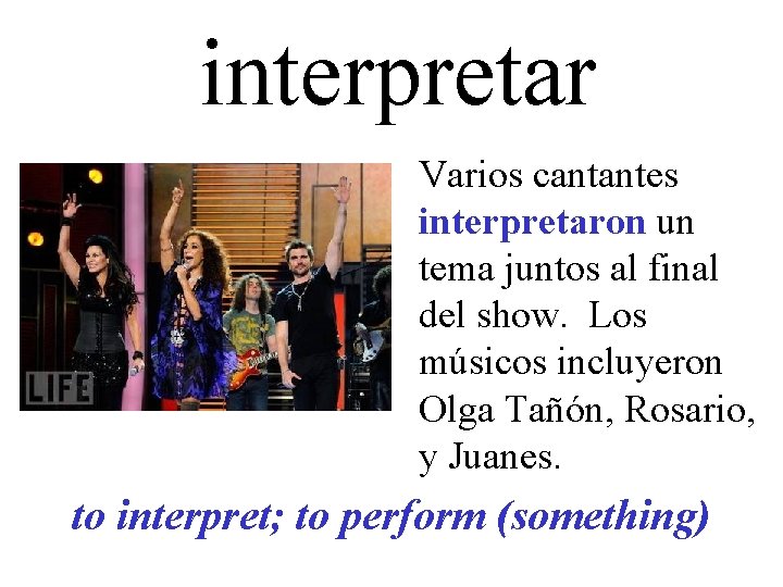 interpretar Varios cantantes interpretaron un tema juntos al final del show. Los músicos incluyeron