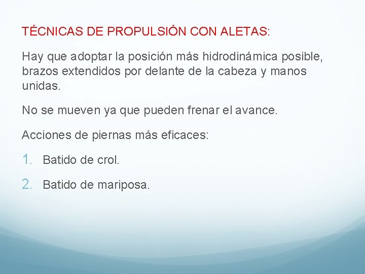 TÉCNICAS DE PROPULSIÓN CON ALETAS: Hay que adoptar la posición más hidrodinámica posible, brazos