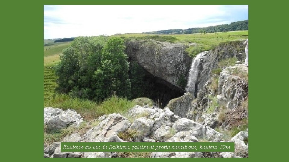 Exutoire du lac de Salhiens, falaise et grotte basaltique, hauteur 32 m 