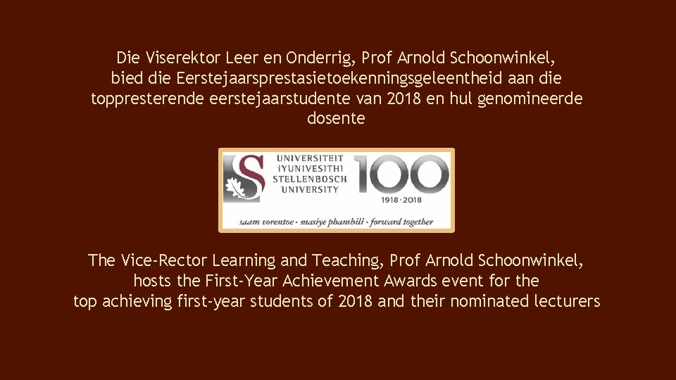 Die Viserektor Leer en Onderrig, Prof Arnold Schoonwinkel, bied die Eerstejaarsprestasietoekenningsgeleentheid aan die toppresterende