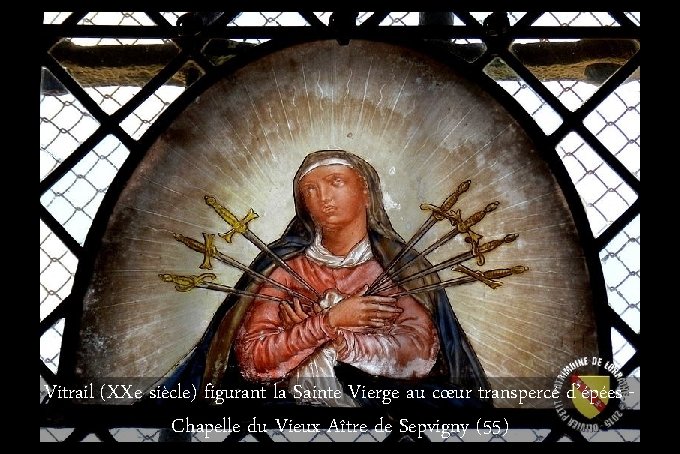 Vitrail (XXe siècle) figurant la Sainte Vierge au cœur transpercé d’épées Chapelle du Vieux