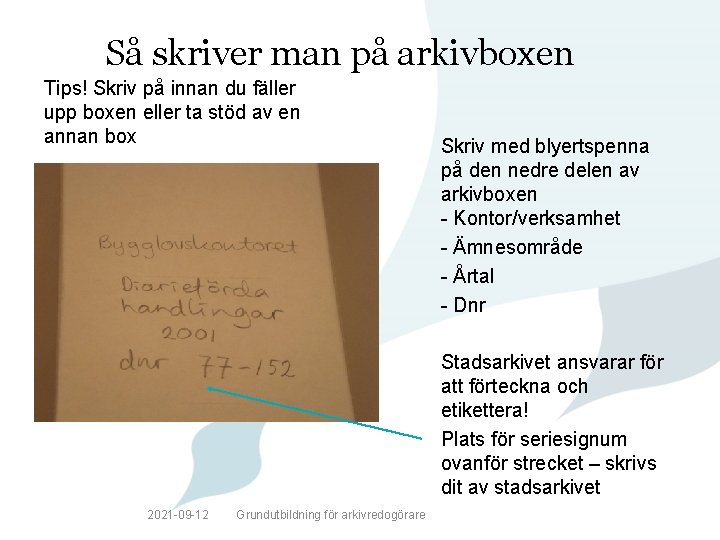 Så skriver man på arkivboxen Tips! Skriv på innan du fäller upp boxen eller