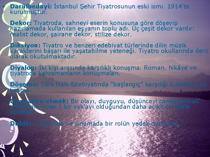  • Darülbedayi: İstanbul Şehir Tiyatrosunun eski ismi. 1914'te kurulmuştur. Dekor: Tiyatroda, sahneyi eserin