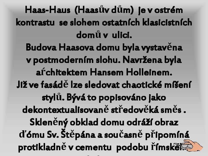 Haas-Haus (Haasův dům) je v ostrém kontrastu se slohem ostatních klasicistních domů v ulici.