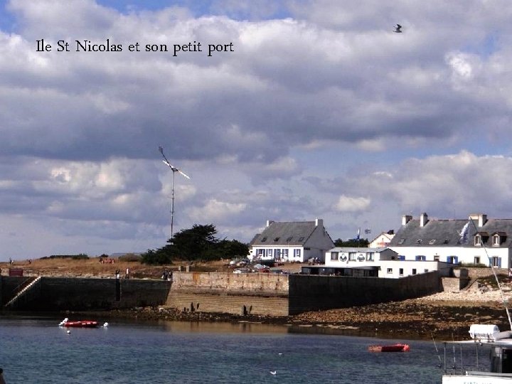 Ile St Nicolas et son petit port 