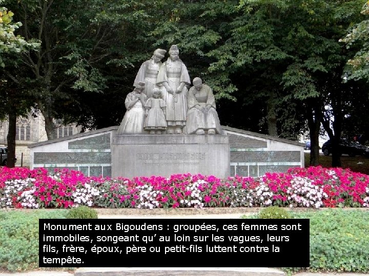 Monument aux Bigoudens : groupées, ces femmes sont immobiles, songeant qu’ au loin sur