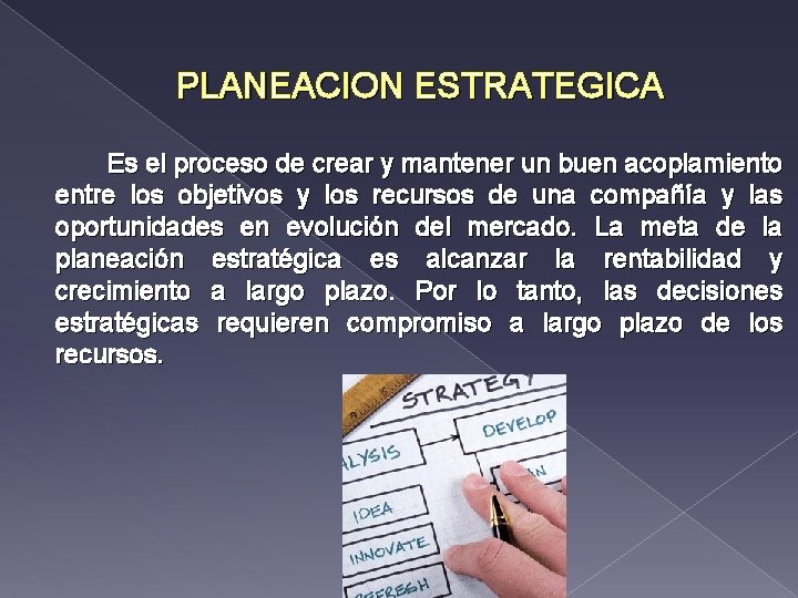 PLANEACION ESTRATEGICA Es el proceso de crear y mantener un buen acoplamiento entre los