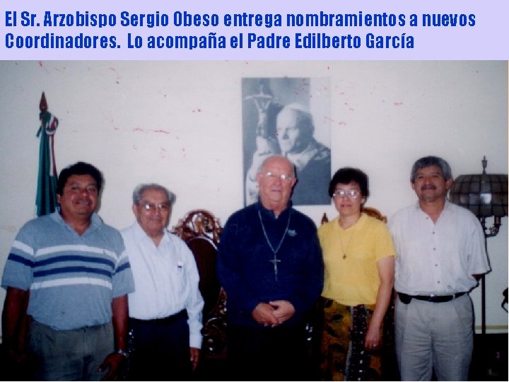 El Sr. Arzobispo Sergio Obeso entrega nombramientos a nuevos Coordinadores. Lo acompaña el Padre