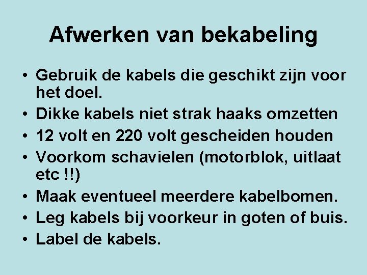 Afwerken van bekabeling • Gebruik de kabels die geschikt zijn voor het doel. •