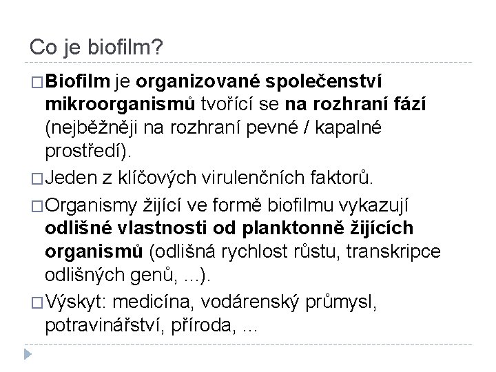 Co je biofilm? �Biofilm je organizované společenství mikroorganismů tvořící se na rozhraní fází (nejběžněji