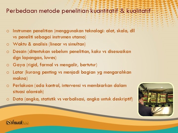 Perbedaan metode penelitian kuantitatif & kualitatif o Instrumen penelitian (menggunakan teknologi: alat, skala, dll