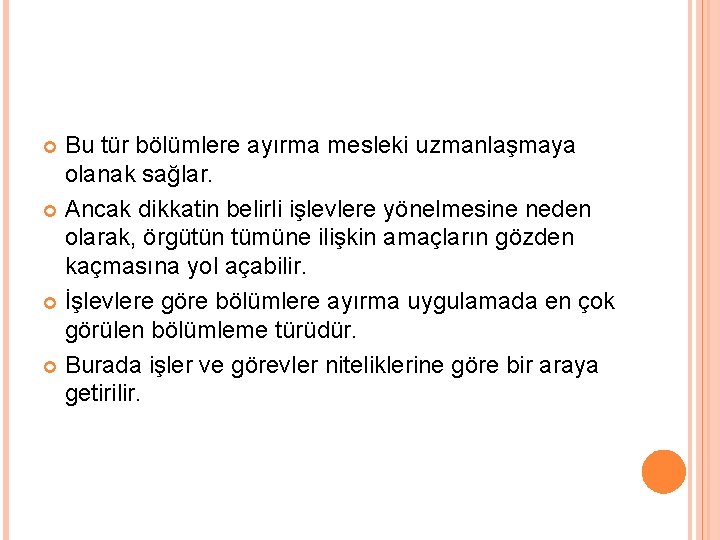 Bu tür bölümlere ayırma mesleki uzmanlaşmaya olanak sağlar. Ancak dikkatin belirli işlevlere yönelmesine neden