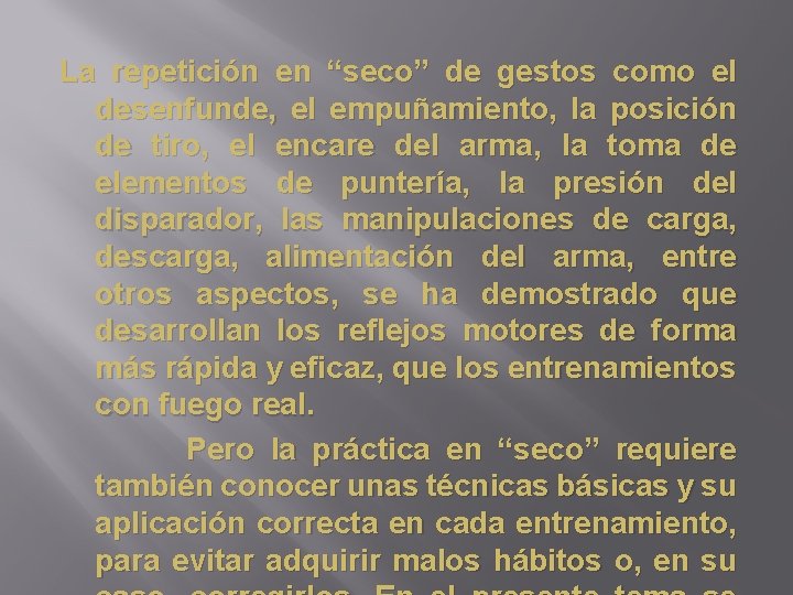 La repetición en “seco” de gestos como el desenfunde, el empuñamiento, la posición de