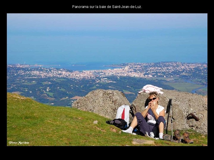 Panorama sur la baie de Saint-Jean-de-Luz. . . 