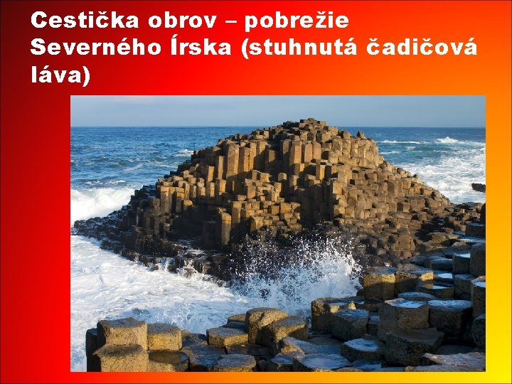 Cestička obrov – pobrežie Severného Írska (stuhnutá čadičová láva) 