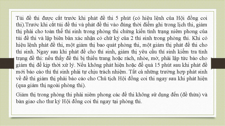 Túi đề thi được cắt trước khi phát đề thi 5 phút (có hiệu