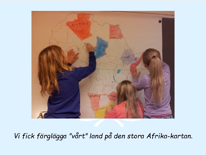 Vi fick färglägga ”vårt” land på den stora Afrika-kartan. 