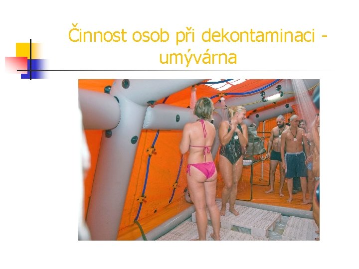 Činnost osob při dekontaminaci umývárna 