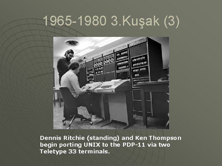 1965 -1980 3. Kuşak (3) Dennis Ritchie (standing) and Ken Thompson begin porting UNIX