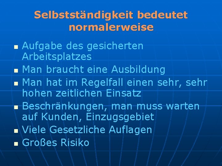 Selbstständigkeit bedeutet normalerweise n n n Aufgabe des gesicherten Arbeitsplatzes Man braucht eine Ausbildung