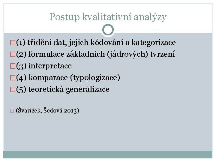 Postup kvalitativní analýzy �(1) třídění dat, jejich kódování a kategorizace �(2) formulace základních (jádrových)