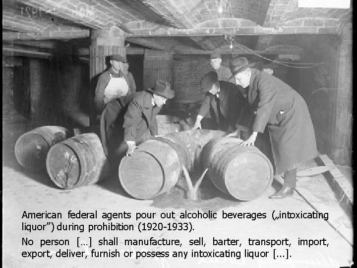 American federal agents pour out alcoholic beverages („intoxicating liquor”) during prohibition (1920 -1933). No