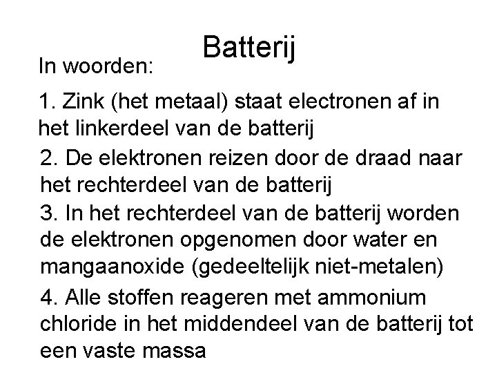 In woorden: Batterij 1. Zink (het metaal) staat electronen af in het linkerdeel van