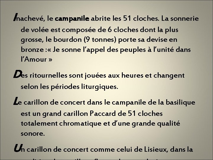 Inachevé, le campanile abrite les 51 cloches. La sonnerie de volée est composée de