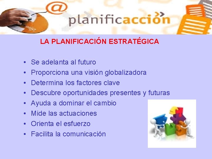 LA PLANIFICACIÓN ESTRATÉGICA • • Se adelanta al futuro Proporciona una visión globalizadora Determina