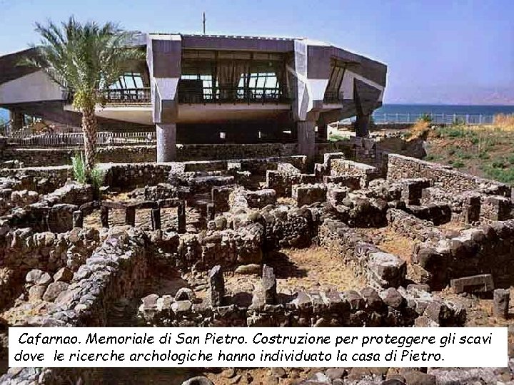 Cafarnao. Memoriale di San Pietro. Costruzione per proteggere gli scavi dove le ricerche archologiche